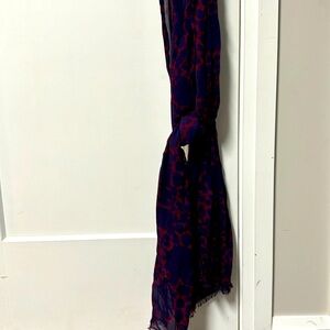 Scarf. Navy and burgundy floral print